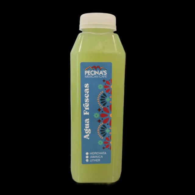 Agua de pepino y limon.